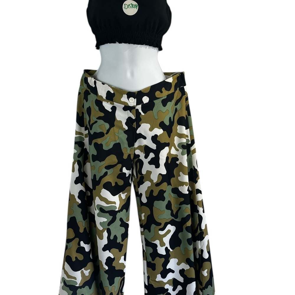 Lakubo Y2K Camo Wide Leg Cropped Pants Size Large New Without Tags